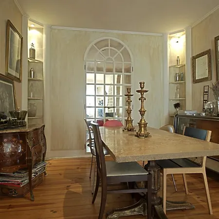 Portuguese Living Amoreiras Retro Apartment