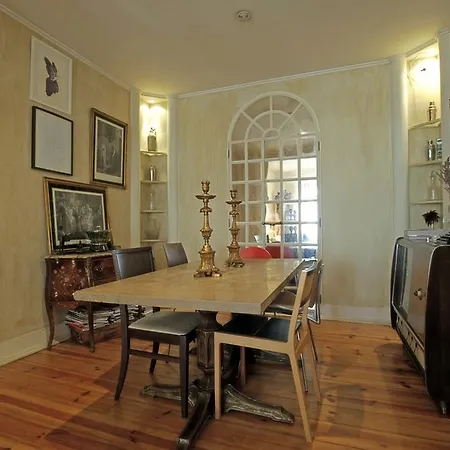 Portuguese Living Amoreiras Retro Apartment