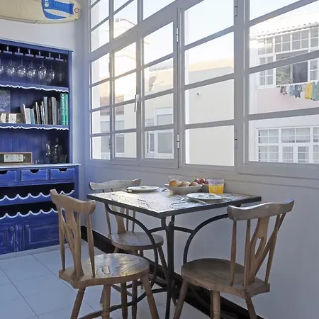 Portuguese Living Amoreiras Retro Apartment