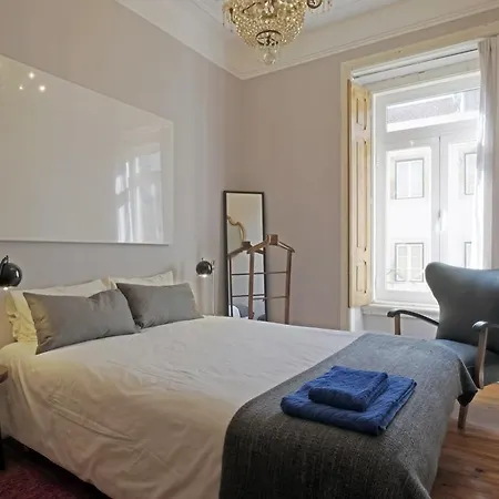 Portuguese Living Amoreiras Retro Apartment